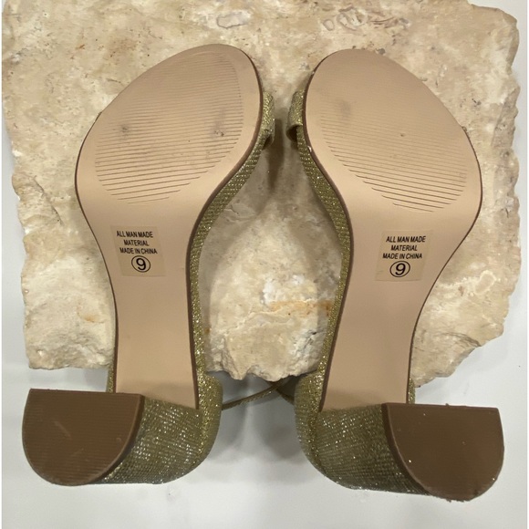 Sz 9 M Delicious Shiner Gold Shimmer Strappy Open Toe Sandal Block High Heels - Picture 12 of 15